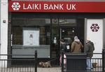 Ventetid. Laiki - også kaldet Popular Bank - genåbner først torsdag. 