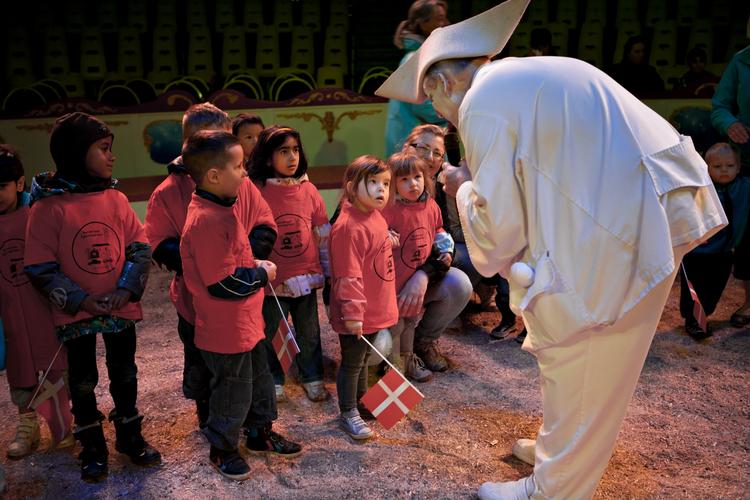 Forsvundet. Hvis du tilfældigvis ligger inde med et Pjerrot-kostume, hører Cirkus Arena gerne fra dig. 