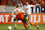 Comeback. Svetoslav Dyakov ved, hvordan man skal stoppe store spillere. Her går det ud over Hollands verdensklassemand Arjen Bobben. 