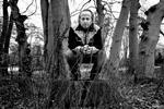 Børnelitteratur. Den 48-årige forfatter Levi Henriksens egen datter har i årevis ønsket sig, at hendes far også skulle skrive en bog for børn og ikke blot - ofte rost og sommetider prisbelønnet - voksenprosa. 