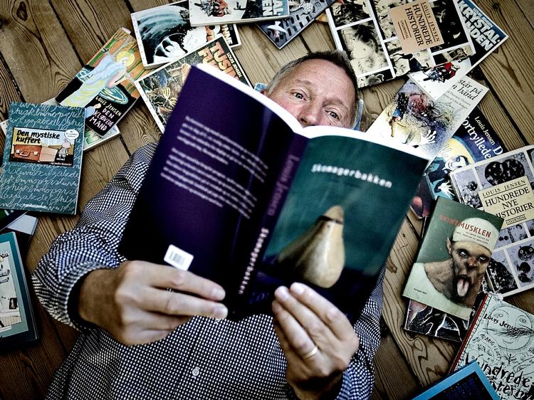 omsorg. 69-årige Louis Jensen drager vanlig omsorg for sprog og indhold i børneromanen 'Rejsen til min far'. 
