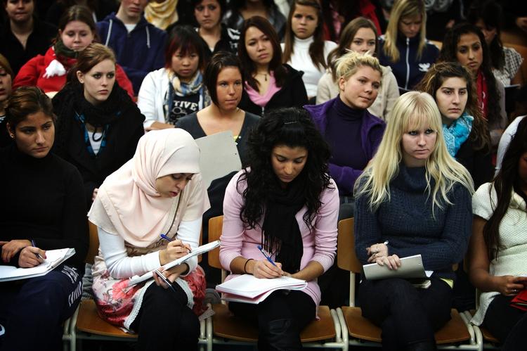 Udtale. »Det såkaldt lavkøbenhavnske er ikke mere dominerende i Ishøj end i Hellerup. Og det er, fordi de unge justerer deres sprog efter hinanden og ikke bare kopierer de ældre generationer.« siger sprogprofessor Jørn Lund. 