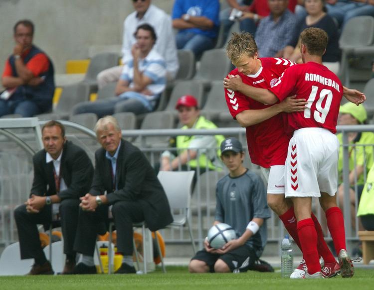2-0. Dennis Rommedahl (t.h.) var med, da Danmark senest slog Bulgarien. Det var ved EM-slutrunden i Portugal i 2004, hvor Jon Dahl Tomasson og Jesper Grønkjær scorede målene. 