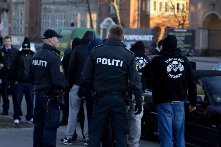 Kontrol. Politiet stoppede her til aften en gruppe bandemedlemmer ved et rutinetjek i København. 