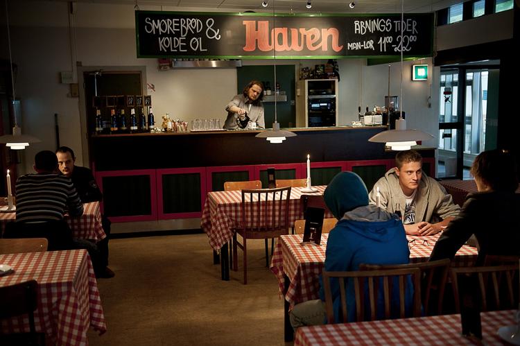 Kontrovers. Restauranten 'Haven' ligger ud mod gaden i cafeteriet til hallen, som styres af en gruppe tidligere Carlsberg-ansatte. 