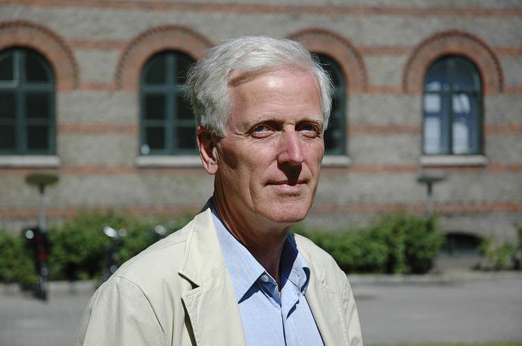 Kraftpræstation. Hans Henrik Bruun skiftede diplomatiet ud med en  rolle som oversætter. Han jhar således været med til at oversætte sociologen Max Webers samlede værker. En kæmpe opgave, som han har løst med stor ros til følge. 