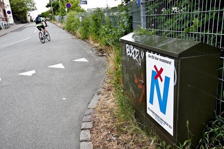 Modstand. Enhedslisten vil have deres parti på stemmesedlen ved næste års europaparlamentsvalg - med et tilbud til Folkebevægelsen mod EU om et valgforbund. 