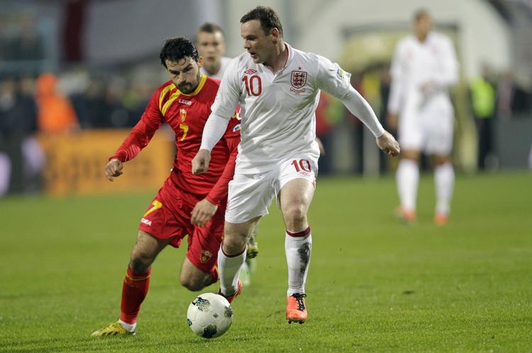 ujævnt. Wayne Rooney (forrest) scorede for England i det uafgjorte opgør mod Montenegro. 