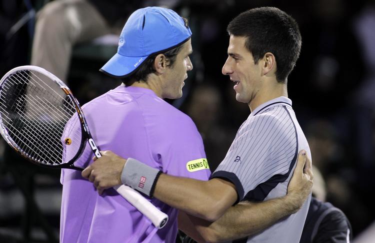Kram. Tommy Haas (tv) er overraskende videre i Miami efter sejren over Novak Djokovic. 
