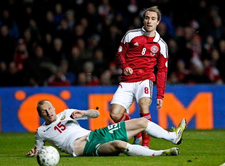 1-1. Christian Eriksen sparker udenom Ivanov og udenom målet på den kæmpechance, han pludselig fik forærende midt i 1. halvleg. 