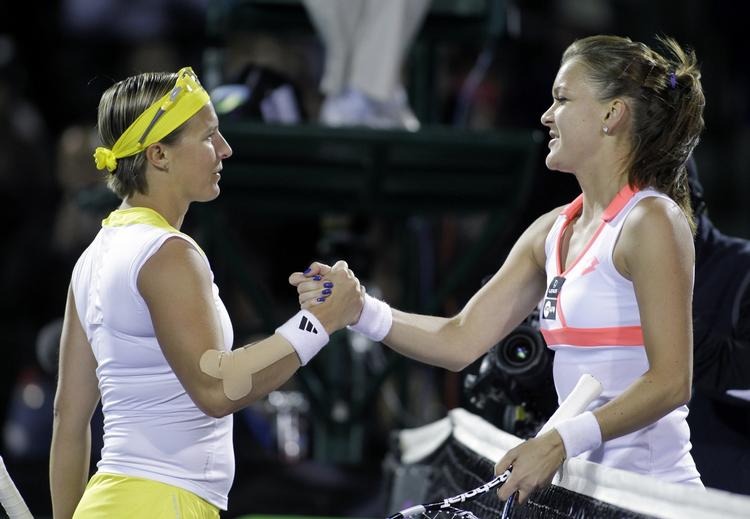 Videre. Radwanska (t.h.) skal møde Serena Williams i semifinalen. 