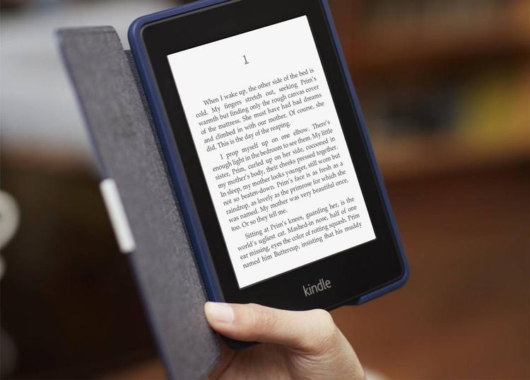 OPBLØDNING. Hvis amerikanerne får deres vilje, vil vi snart kunne høre musik og læse på en e-læser som Kindle (bill.)  både når vi starter og lander med et fly. 