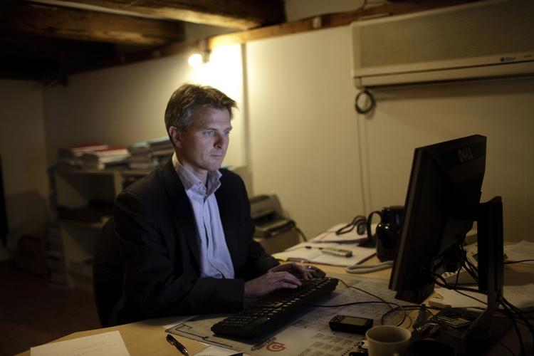 indtjening. »Branchen vil argumentere med nye regler, der gør, at de skal polstre sig bedre for at låne ud. Det er til dels rigtigt. Samtidig vil de gerne tjene flere penge til ejerne, der i mange tilfælde er bankerne«, siger Kim Valentin. 