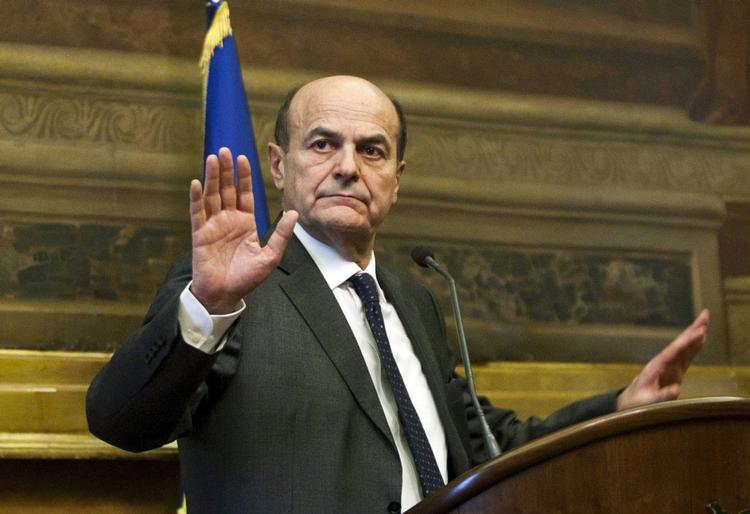 Tosse. Han vil gerne påtage sig ansvaret, siger Bersani, meeeen man er lidt en kugle, hvis man vil til magten lige netop nu, siger han også. Det er selverkendelse. 
