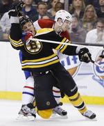 Fight. Lars Eller (bagerst) gik hårdt til Boston Bruins og  Shawn Thornton. Det gav til syvende og sidst bonus. 