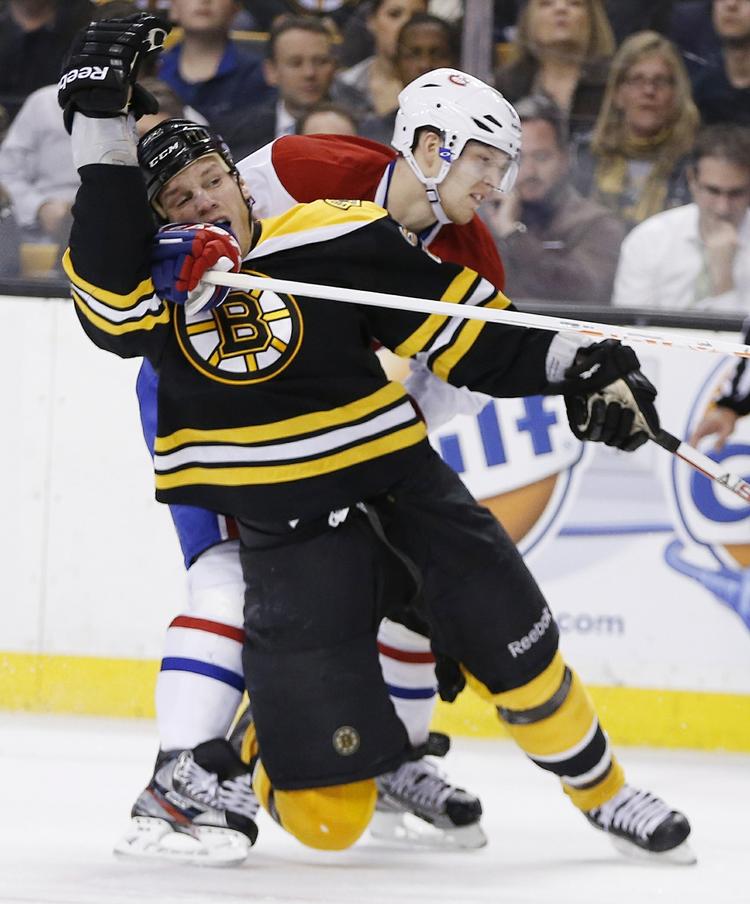 Fight. Lars Eller (bagerst) gik hårdt til Boston Bruins og  Shawn Thornton. Det gav til syvende og sidst bonus. 