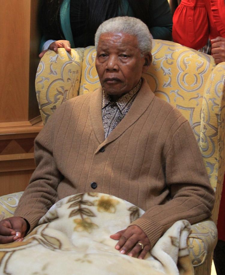 Syg. Sydafrikas tidligere præsident Nelson Mandela er endnu engang indlagt med en lungeinfektion. 