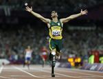 mordanklaget. Oscar Pistorius vinder guld under de parolympiske lege i London 2012. 