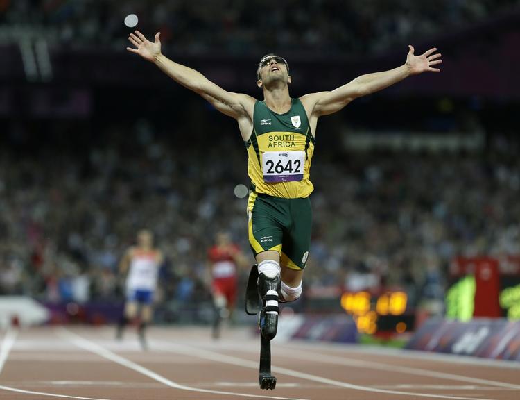 mordanklaget. Oscar Pistorius vinder guld under de parolympiske lege i London 2012. 