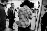 Alene. Hvor er landets kendte og populære borgmestre? Michael Ziegler (KL) trænger åbenlyst til at blive bakket op af sine holdkammerater i kampen om den offentlige mening. 
