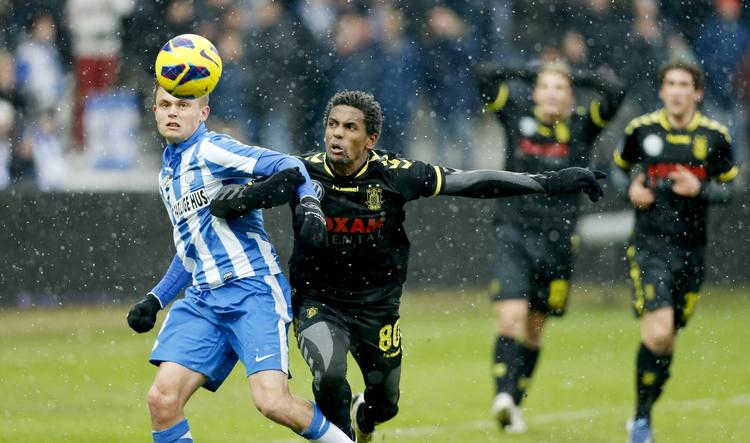 bundstrid. Brøndbys Quincy Antipas (nummer to fra venstre) var holdets bedste offensive spiller, men Esbjerg var som hold en bedre enhed end Brøndby. 