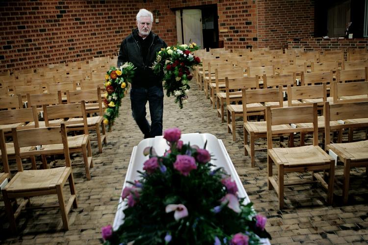 Tomt. »Min kones moster var en hengiven kristen , som mente, at alt her på Jorden skal gå retfærdigt til. Alligevel fik hun en uretfærdig bisættelse«, skriver Flemming Axmark. 