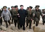 Diktator. Kim Jong-un (i midten) har skærpet retorikken de seneste dage. 