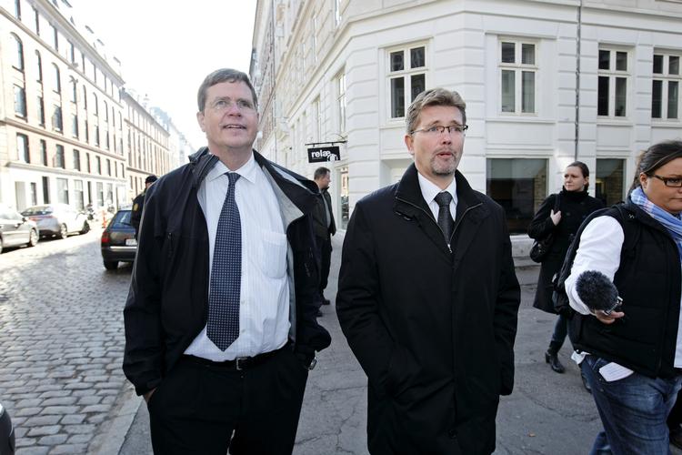 Selvsyn. Frank Jensen og tidligere politidirektør i København, Johan Reimann, under et besøg i Jægersborggade, som har været voldsomt plaget af hashbandernes kriminalitet. 