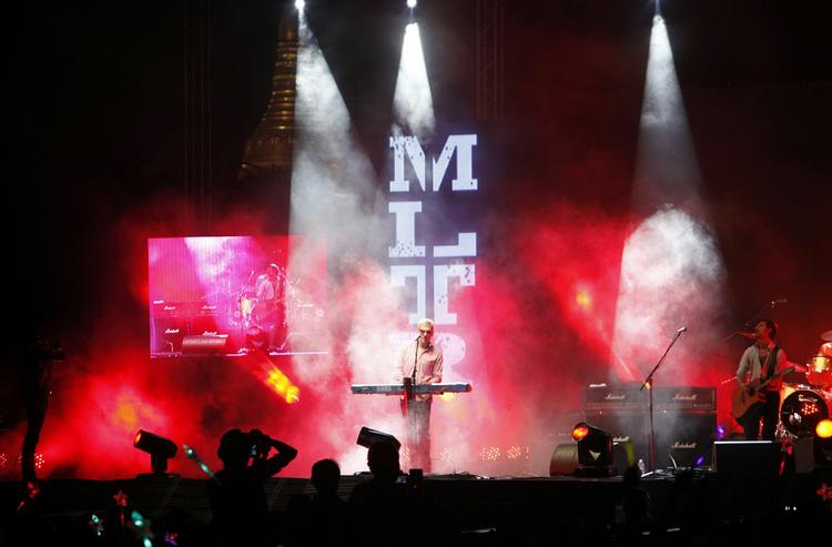 Debut. Det danske band var med til at skrive et lille stykke historie i Myanmar til aften. 