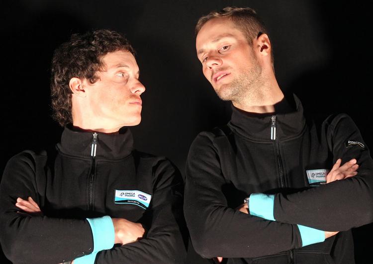 tilredt. Tom Boonen (th) sammen med en af sæsonstartens bedste ryttere Sylvain Chavanel ved præsentationen af holdet Omega Pharma Quick Step. 