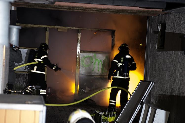 Påsat. Ild i container Morbærehaven i aftes. 