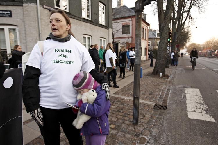 LOCKOUT. Danmark har formelt to liberale partier, men tilsyneladende ikke et eneste i praksis, skriver Brian Espensen. Her foto fra Øster Farimagsgade Skole i morgentimerne. 
