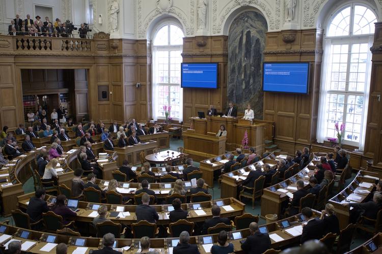 Lockout. Folketingets partier ønsker ikke at blande sig i den lockout, der indledtes i dag. 