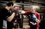 SKADET. Frem mod sin nu udsatte debut i MMA har Mark O. Madsen trænet med Poul Duvil, der i sit træningslokale har herset med både boksere, Caroline Wozniacki og mere stivbenede fodboldspillere. 