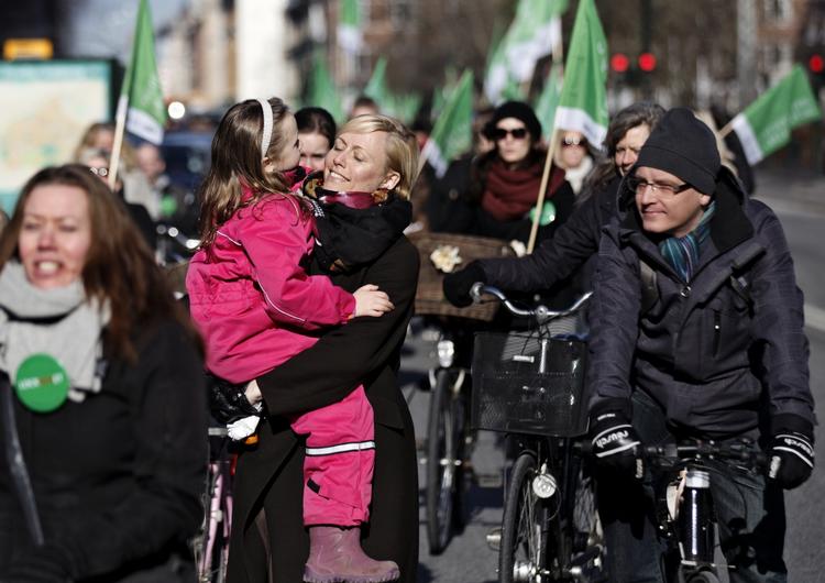 Markerng. Det er ikke kun på gader og stræder, lærerne markerer sig. Også på nettet fylder de meget. 