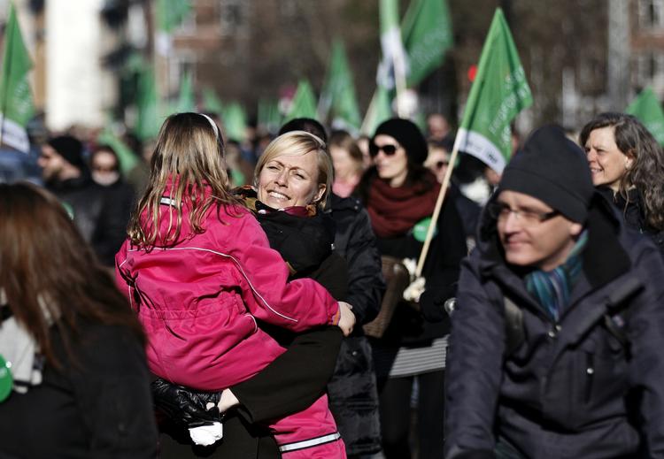 Lockoutede lærere i demonstration på Frederiksberg på konfliktens første dag. 