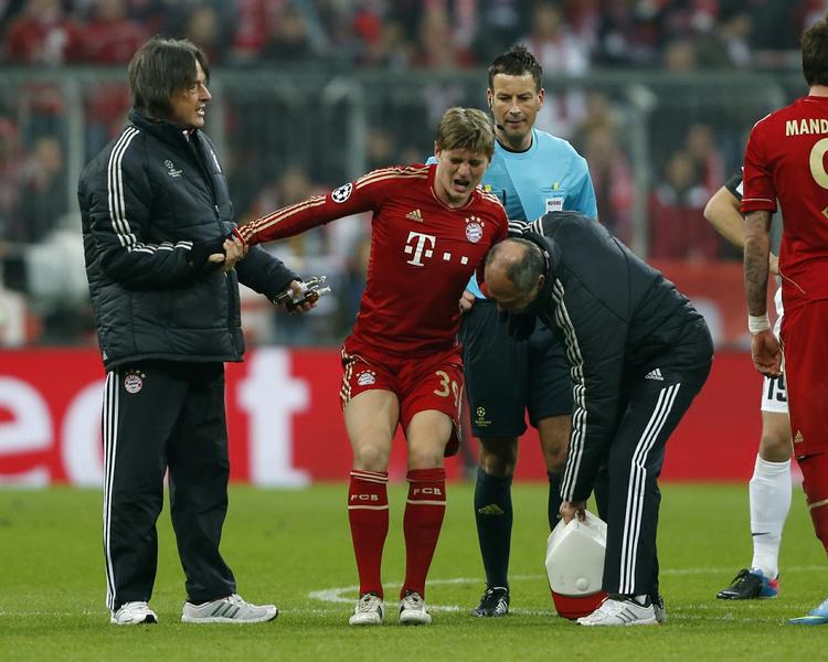 skadet. Efter et kvarter var både kampen mod Juventus og resten af sæsonen færdig for Toni Kroos. 