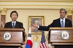 Sydkoreas udenrigsminister, Yun Byung-Se og USA's ditto, John Kerry. 