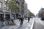 Fornyet. Træer, nye belægning, færre biler og bedre plads til cafeernes udserveringer er realiseret med den forskønnede Vester Voldgade. Men mange cyklister er konfuse over den ny cykelsti.