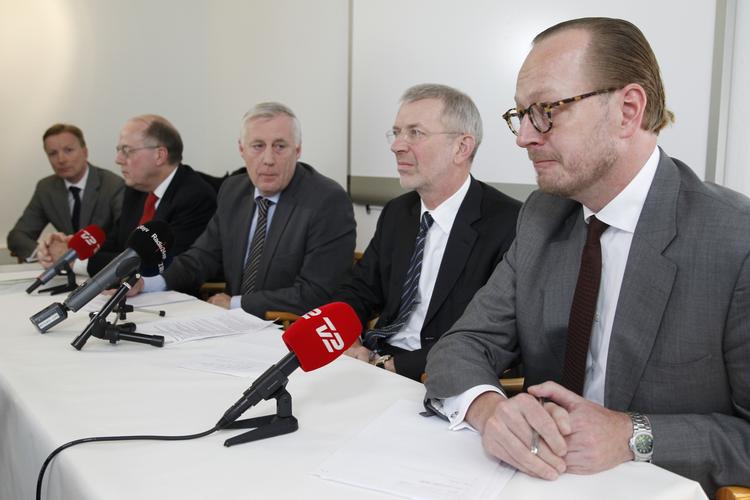 DSB. Transportminister Henrik Dam Kristensen (i midten) er rystet over kulturen hos DSB men håber, at der nu bliver ryddet op. 