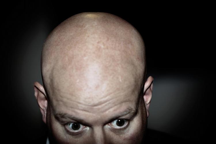 HUG. Blachmans nye program på DR 2 er uoriginalt, selvsmagende og uden poesi, mener anmelderne. 