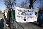 Utilfredshed. Over hele landet protesterer skolelærere over lockouten. Her til morgen fortsatte lærerne på Marielyst Skole i Gladsaxe deres protester 