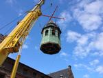 Genbrug. Det 6,5 meter høje, irrede tårn på Carlsberg-bygningen på Vesterbro er nu hejst ned og fragtet til Amager. 