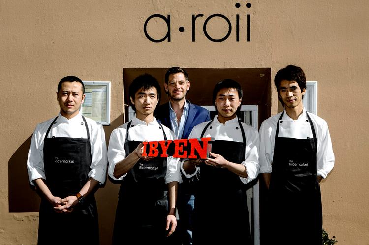 Ærligt. Med takeaway-kæden Aroii laver Henrik Yde og hans stab enkle og velsmagende retter, som en thailandsk madmor ville lave dem.