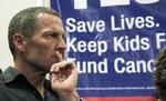 doping. Lance Armstrong stiller igen op i en sportskonkurrence, når han frosøger sig ved et svømmemesterskab i Kansas. 