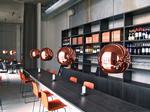Restaurant. Den står på spansk mad, bl.a. tapas, men også fransk, italiensk og dansk gastronomi på nyt spisested i Ørestad. 