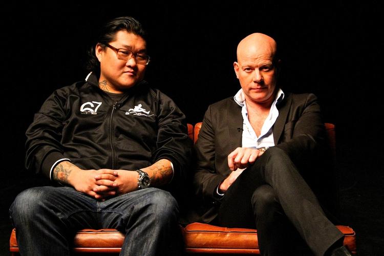 Kvindesyn. Komikeren Simon Jul er blandt Thomas Blachmans gæster i 'Blachman'. Den første gæst i studiet var forfatteren Jan Sonnergaard tirsdag aften. 