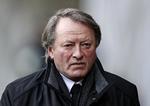 OPBAKNING. Selv om Brøndby i mange år har været FCK's ærkerival, håber topholdets belgiske træner, at den økonomisk trængte klub på vestegnen klarer skærene. 