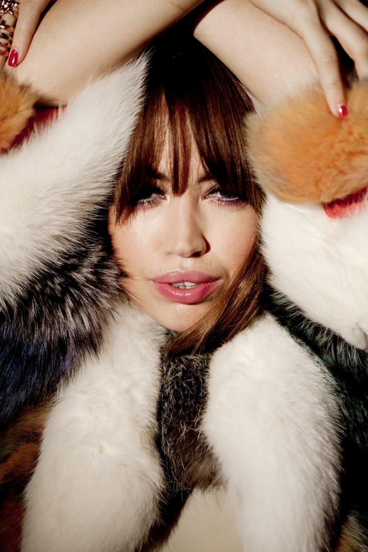 Priser. Sangerinden Aura Dione er nomineret i kategorierne Årets komponist inden for pop/rock og Årets sang. 