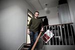 Selvgjort. Til salg skiltet giver ikke meget, når man bor under taget, men ved at annoncere og vise rundt selv har Rasmus Thambo solgt sin lejlighed til en god pris. 